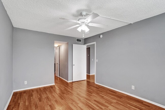 Building Photo - 9460 Poinciana Pl