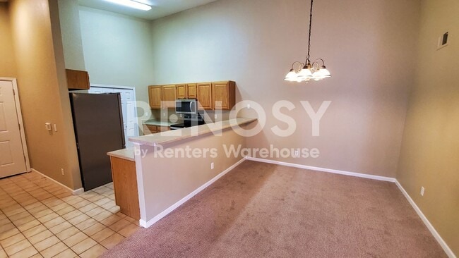 Building Photo - Available August 2026 - 2 bedroom + Office Penthouse condo new paint, carpet, Whirlpool appliance...