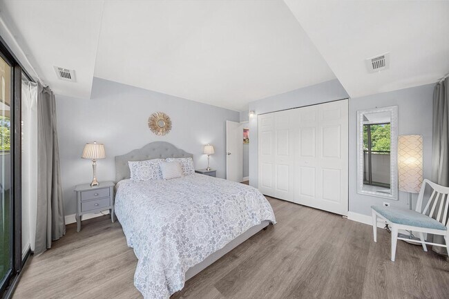 Building Photo - 5300 Columbia Pike