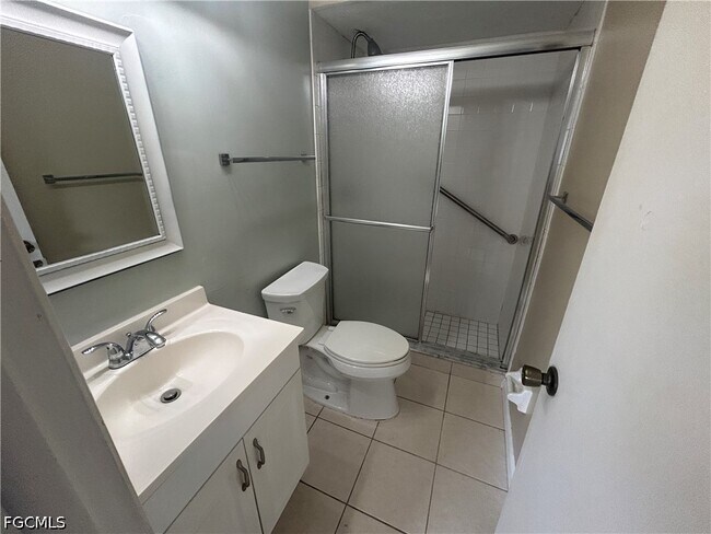 Building Photo - 1228 SE 24th Ave