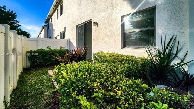 Building Photo - 470 NE 194th Terrace