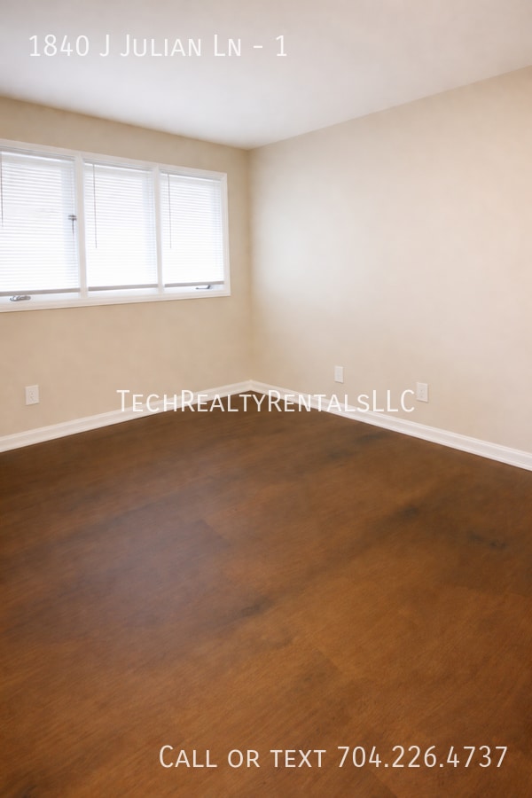 Building Photo - 1840 J Julian Ln