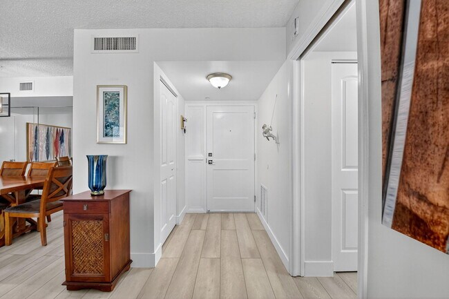 Building Photo - 3400 N Ocean Dr