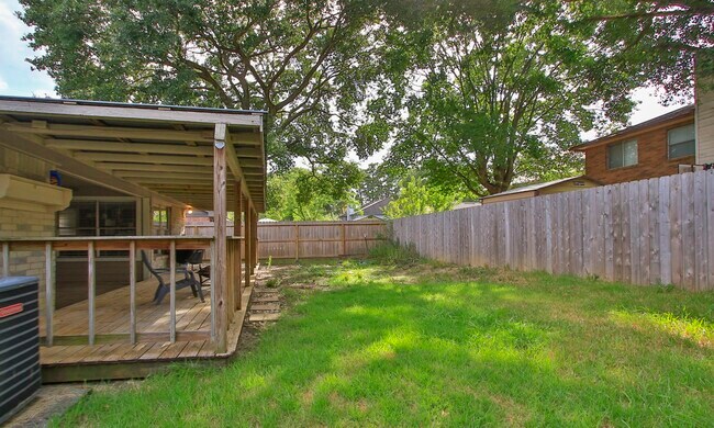 Building Photo - 9130 Kirkleigh Ln