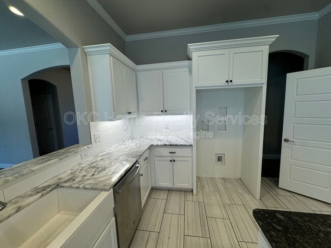 Building Photo - 5709 Asheville Wy