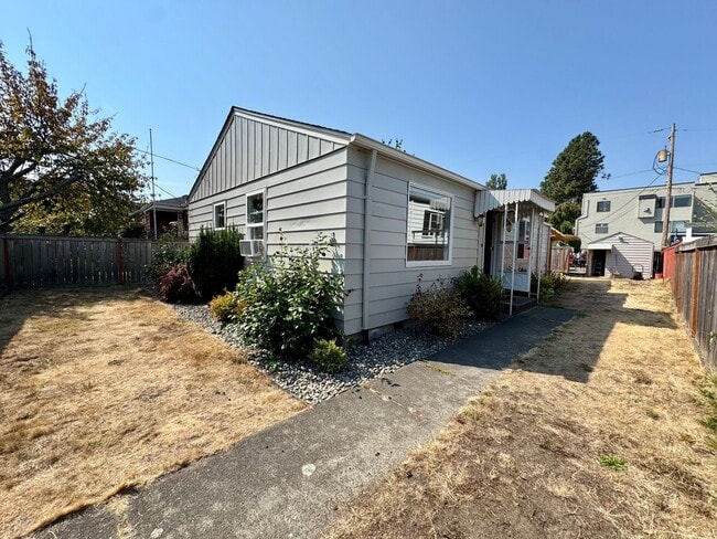 Building Photo - West Seattle ~ Alki Beach Home