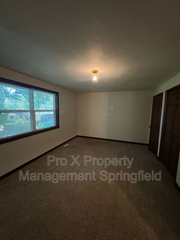 Building Photo - 3332 S Southlyn Pl