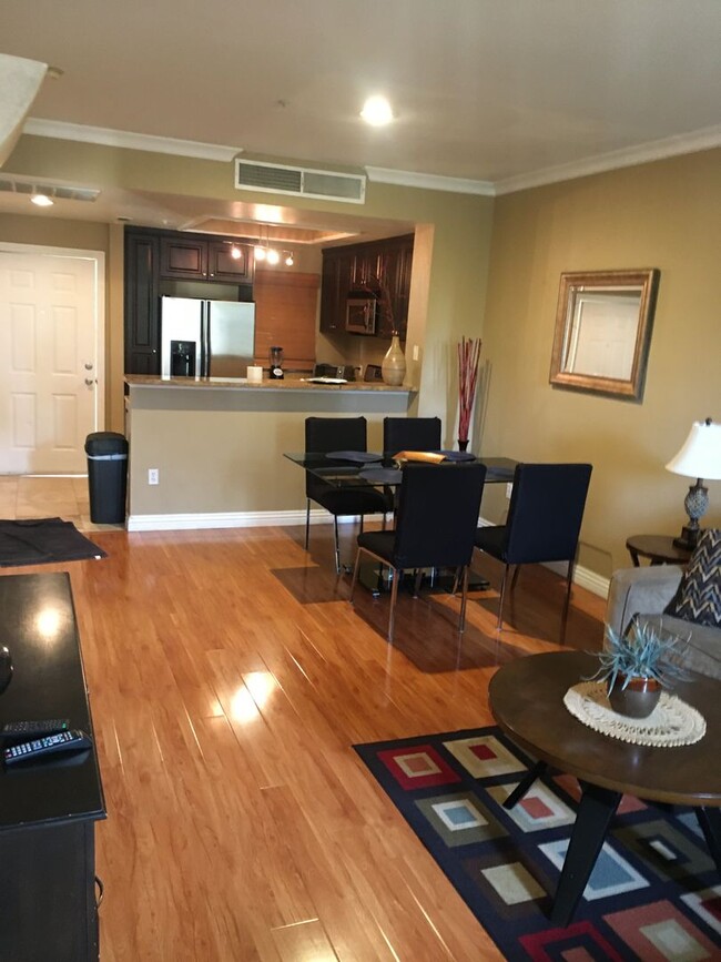 Building Photo - Meridian Furnished 1 Bed | 1 Bath Meridian...