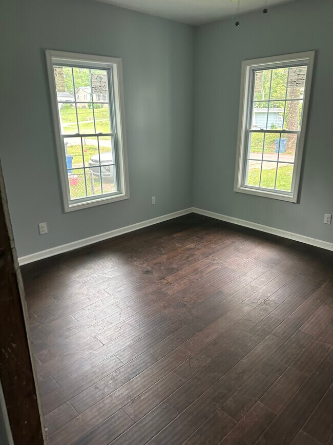 Building Photo - 601 10th Ave