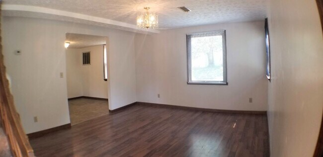 Building Photo - 1010 Buffalo St