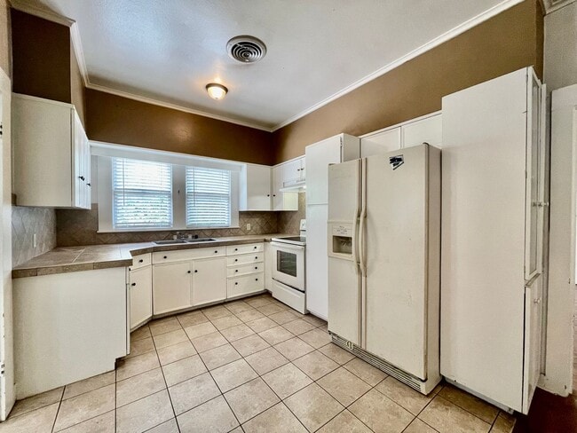 Building Photo - Charming + Convenience - 3 Bedroom, 2 Bathroom Home