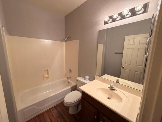 Building Photo - 6348 W Pontiac Dr