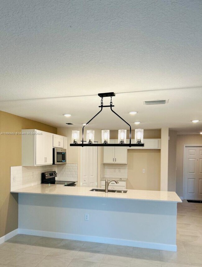 Building Photo - 6823 Broadwater Ln