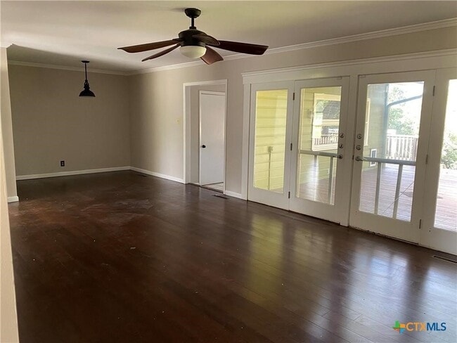 Building Photo - 920 Encino Dr