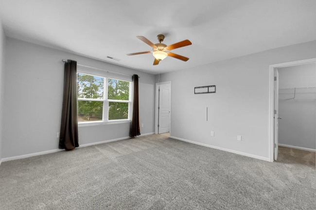 Building Photo - 3-Bedroom Townhome in Highland Creek – Ava...
