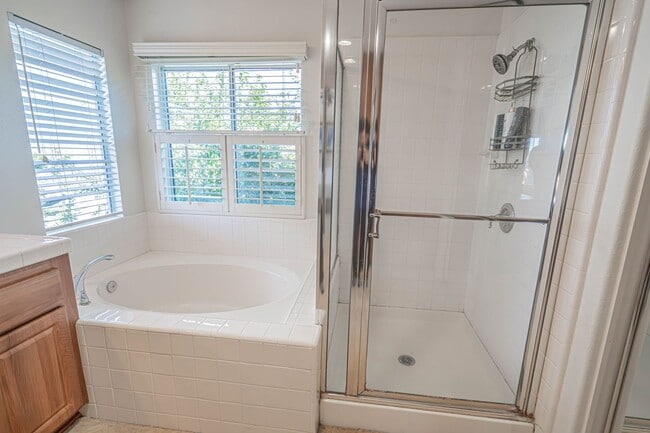 Building Photo - Stunning 4-Bedroom Home with Downstairs Bed/Bath, Views, and Remodeled Kitchen!