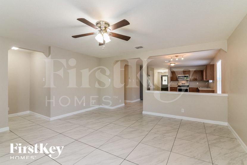 Building Photo - 8019 Abbotts Pointe