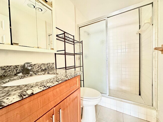 Building Photo - 4127 Woodside Dr