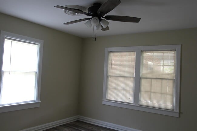 Building Photo - 1110 10th Ave