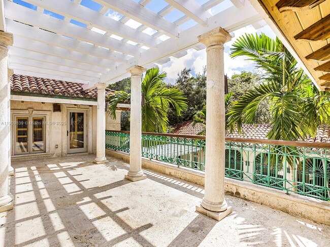 Building Photo - 3504 Banyan Cir