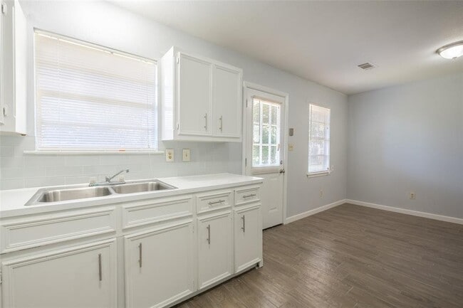 Building Photo - 606 West St