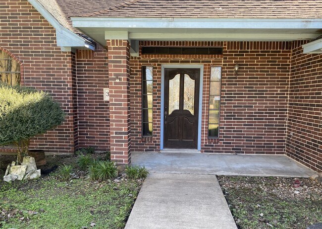 Building Photo - 301 Jansen Dr