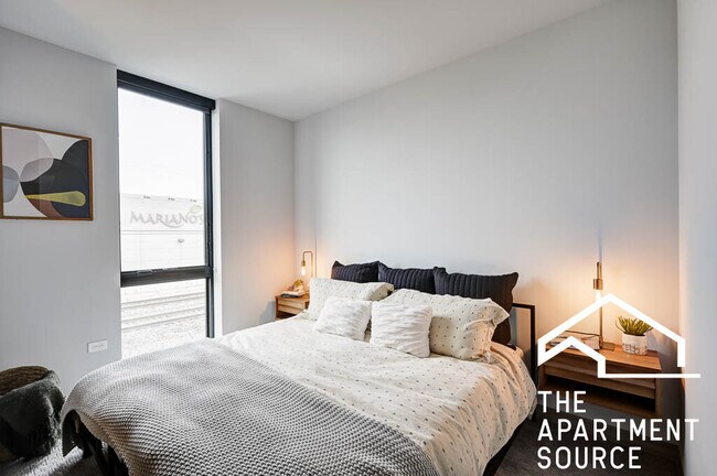 Building Photo - 2155 N Elston Ave