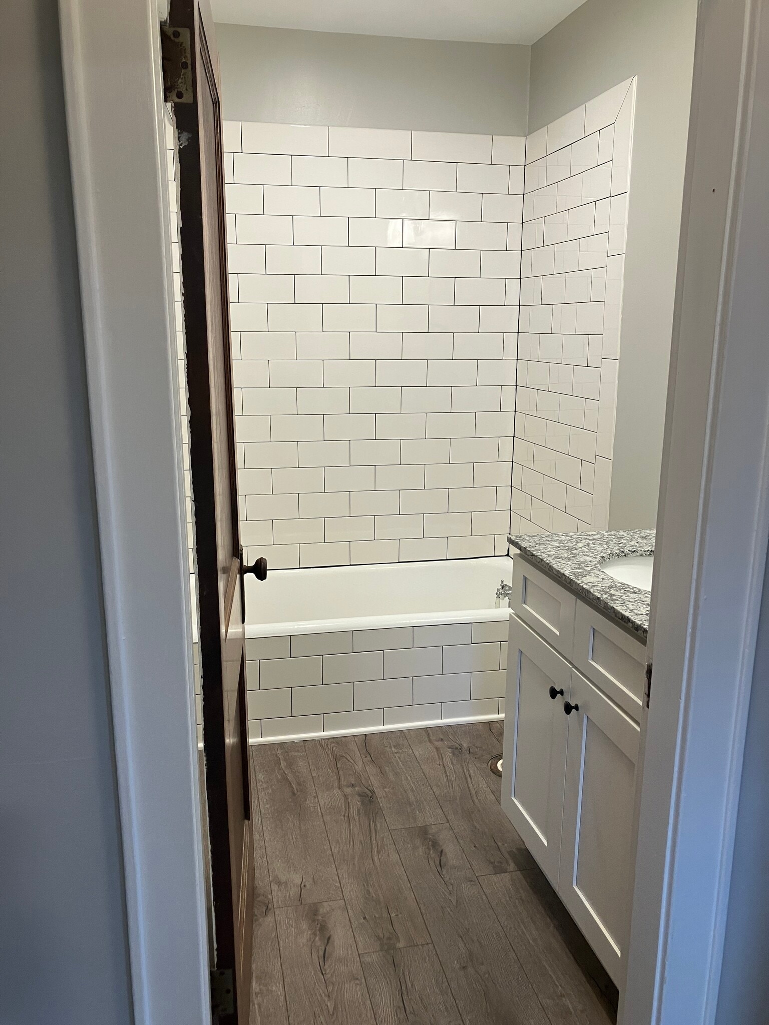 Bath - 930 Oxley Rd
