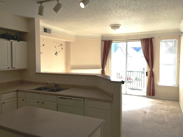 Building Photo - Superior townhome