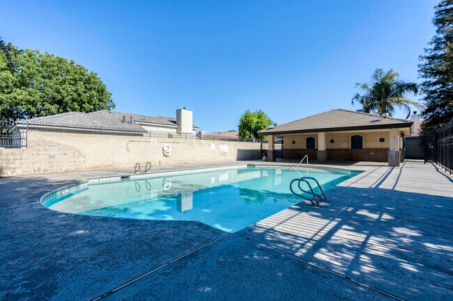 Building Photo - 5001 Rogue Water Ct