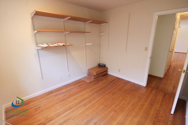 Building Photo - $4895 - Large beautiful 3/2 Home located i...