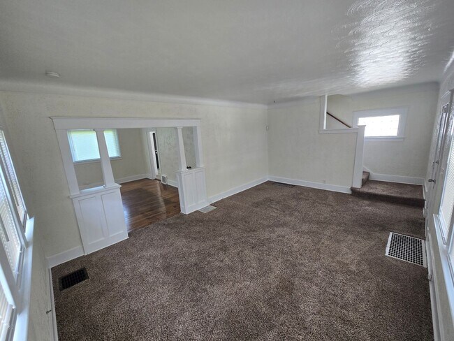 Building Photo - 3 Bedroom House