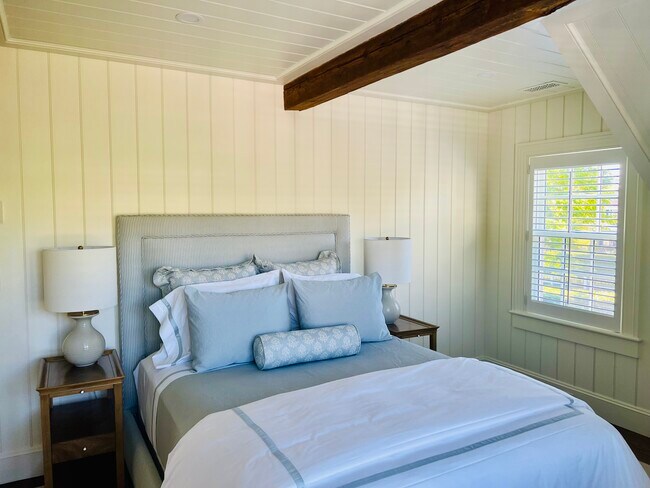 Building Photo - 3 Field Club Ln