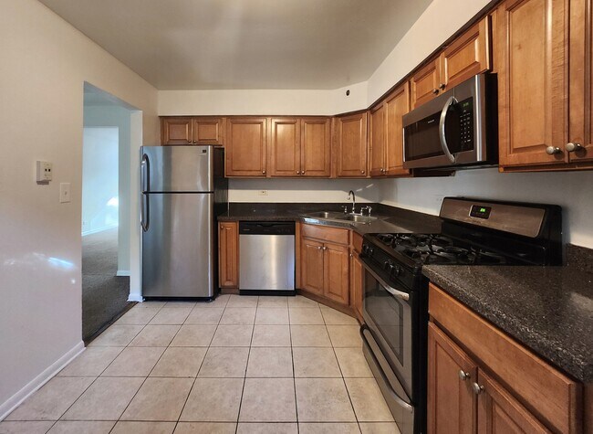 Building Photo - 2007 W Touhy Ave