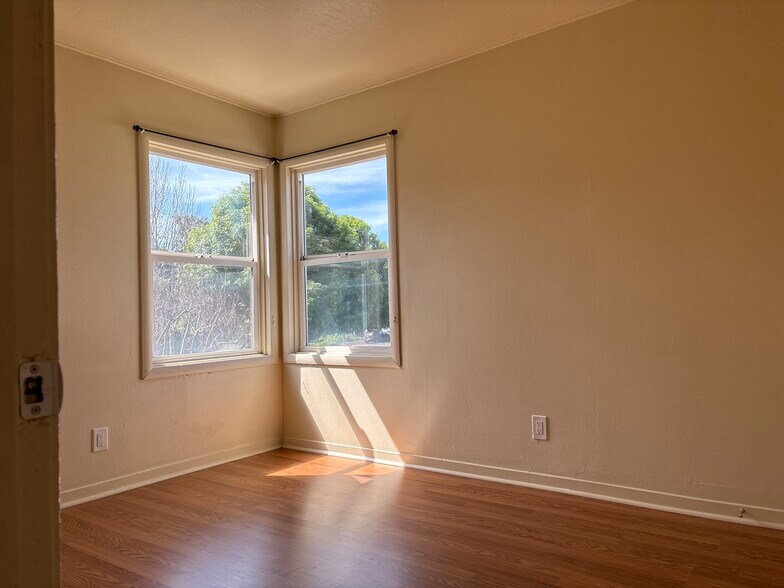 Bedroom 1 - 124 Lewelling Blvd