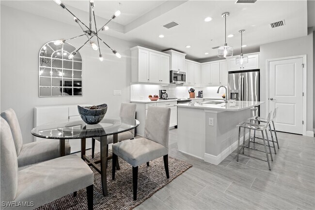 Building Photo - 2560 Seychelles Dr