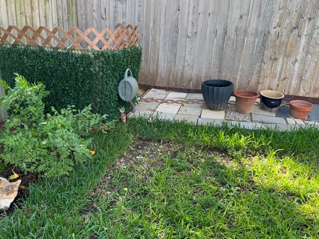 Building Photo - 9538 Cloverdale