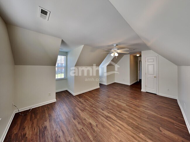 Building Photo - 1606 Harrison Way