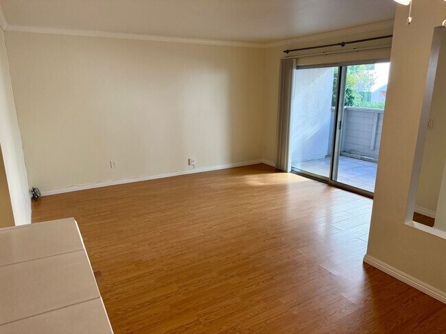 Building Photo - 3266 Ashford St