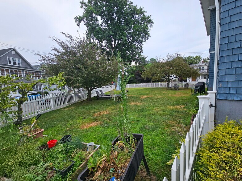 side yard - 675 Courtland Ave