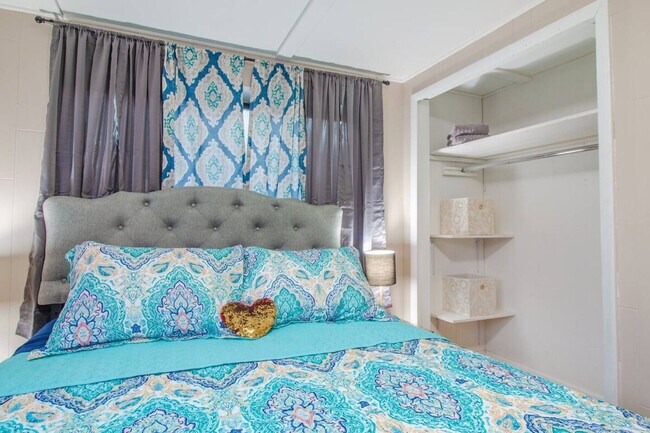 Building Photo - 1324 Catalpa Ln