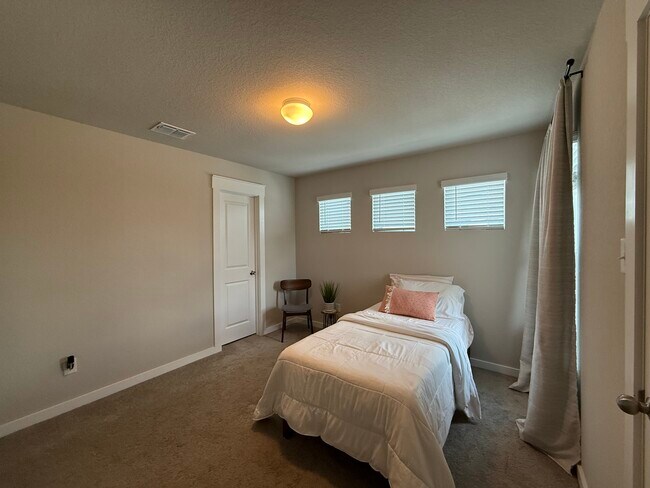 Building Photo - 1601 Fenton Hl Dr