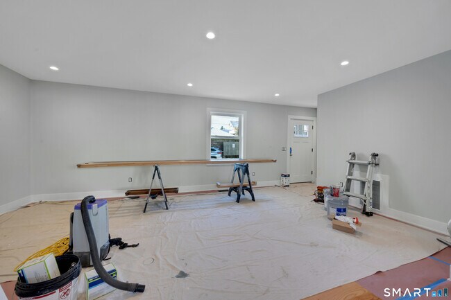 Building Photo - 20 Bouton St