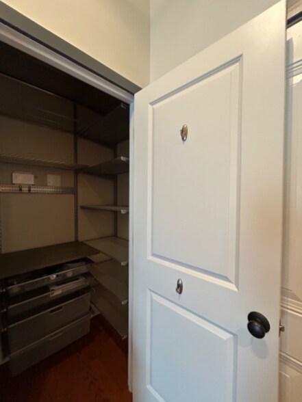 Building Photo - 721 Gov Morrison St