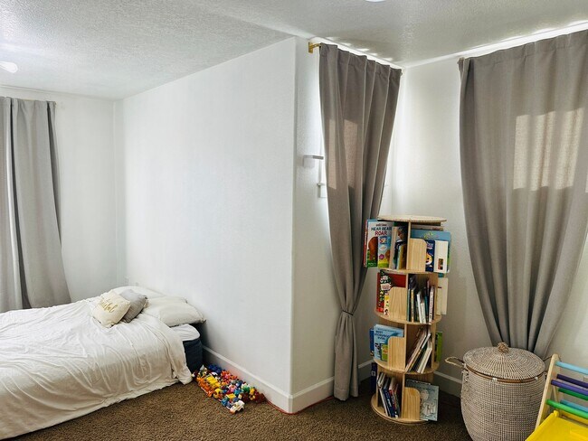 Building Photo - Charming Home in Great Location