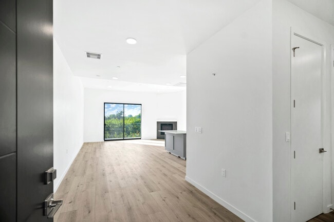 Building Photo - 4707 Fulton Ave