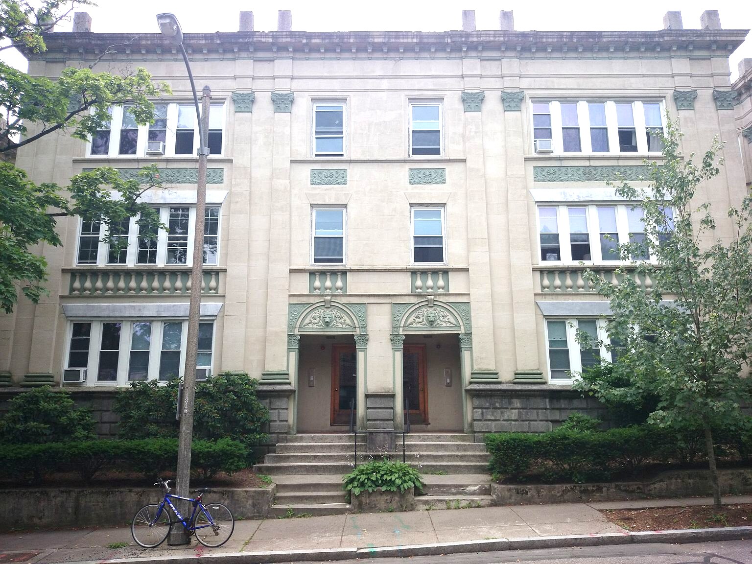 Building Photo - 324 Saint Paul St