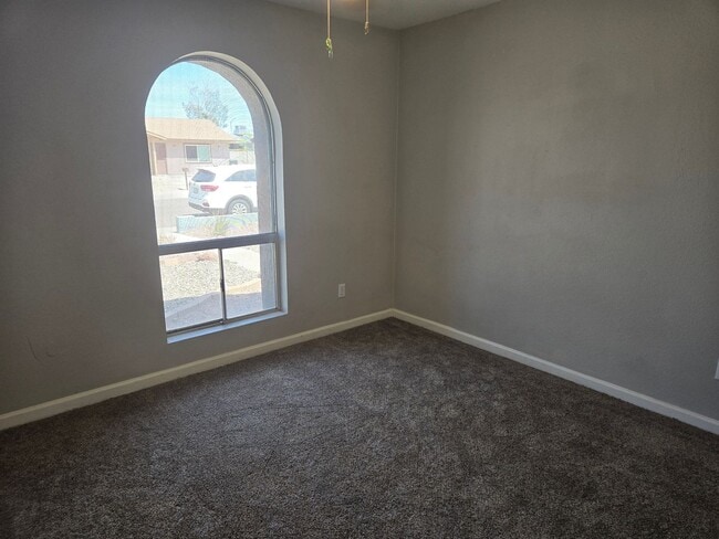 Building Photo - Coming Soon! ?Beautiful 4 bed, 2 bath Home, NO HOA! (Available 05/15/26)