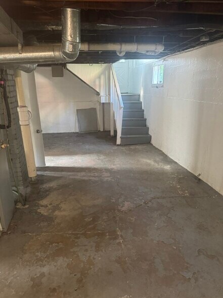 Building Photo - 7642 Fairham Ave