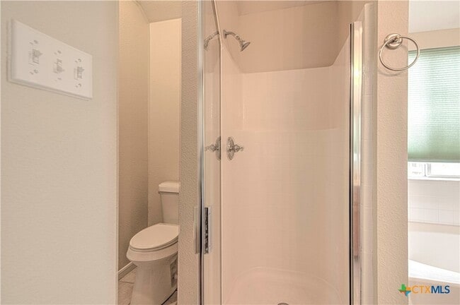 Building Photo - 5005 Warwicke Dr